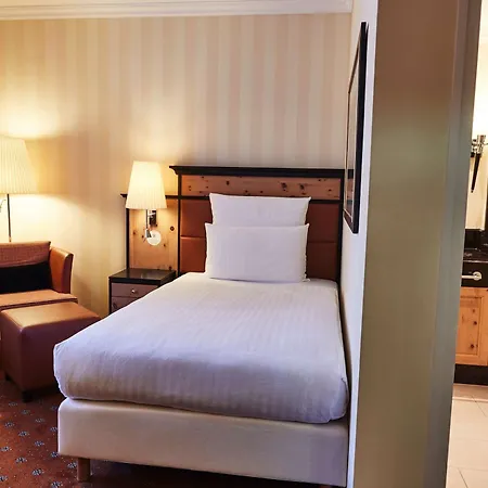 ホテル Steigenberger Icon Grandhotel Belvedere 5*